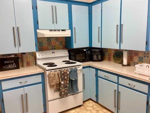 6525 21 Avenue, Coleman, AB - Indoor Photo Showing Kitchen