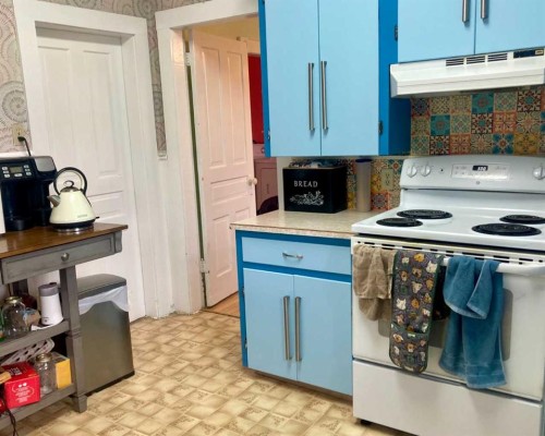 6525 21 Avenue, Coleman, AB - Indoor Photo Showing Kitchen