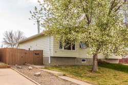 52 Trent Road WESTLethbridge, AB T1K 4N3