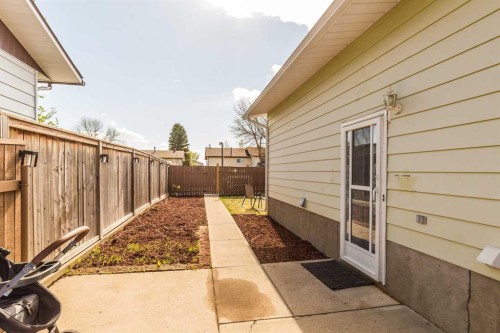 52 Trent Road West, Lethbridge, AB - Outdoor With Exterior