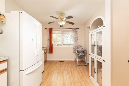 52 Trent Road West, Lethbridge, AB - Indoor Photo Showing Other Room
