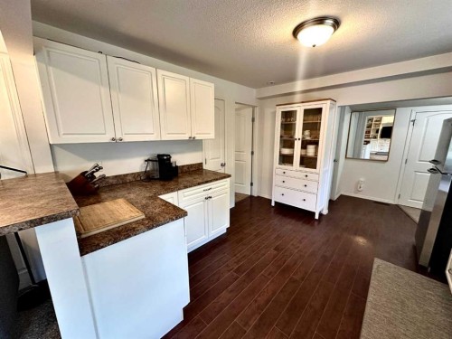 2108 15, Coaldale, AB - Indoor Photo Showing Kitchen