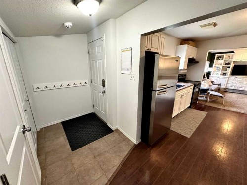 2108 15, Coaldale, AB - Indoor Photo Showing Kitchen