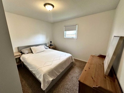 2108 15, Coaldale, AB - Indoor Photo Showing Bedroom