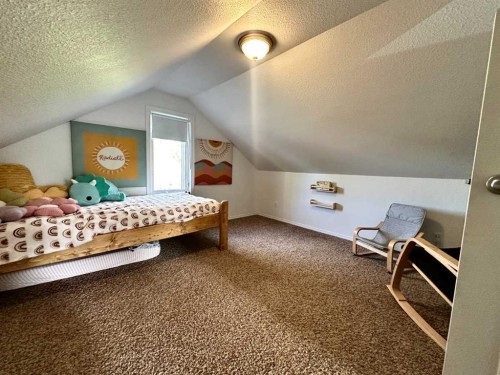 2108 15, Coaldale, AB - Indoor Photo Showing Bedroom