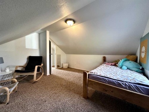 2108 15, Coaldale, AB - Indoor Photo Showing Bedroom