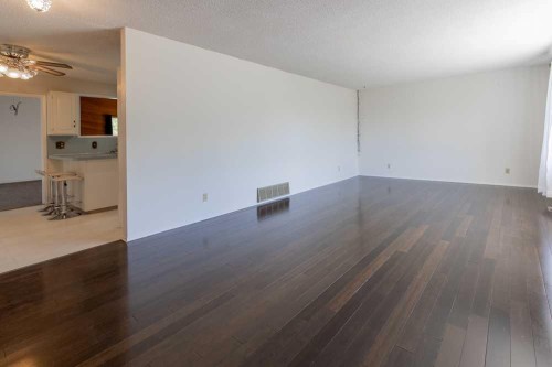 67 E 200 S, Raymond, AB - Indoor