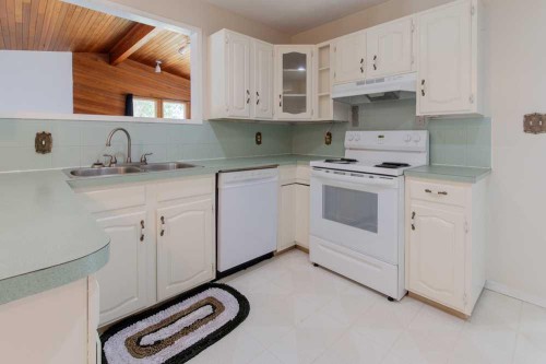 67 E 200 S, Raymond, AB - Indoor Photo Showing Kitchen With Double Sink