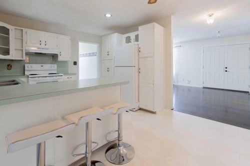 67 E 200 S, Raymond, AB - Indoor Photo Showing Kitchen