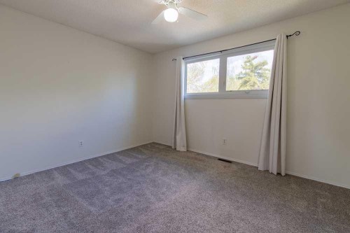 67 E 200 S, Raymond, AB - Indoor Photo Showing Other Room