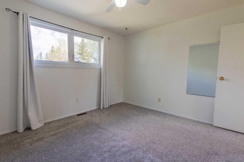 67 E 200 S, Raymond, AB - Indoor Photo Showing Other Room