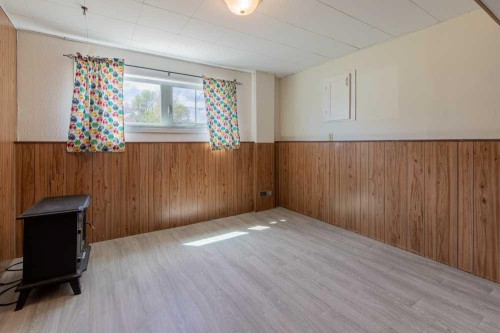 67 E 200 S, Raymond, AB - Indoor Photo Showing Other Room