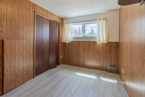 67 E 200 S, Raymond, AB - Indoor Photo Showing Other Room