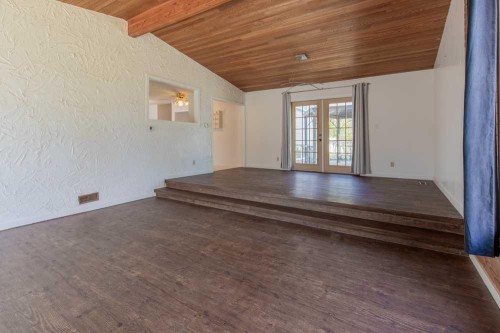 67 E 200 S, Raymond, AB - Indoor Photo Showing Other Room