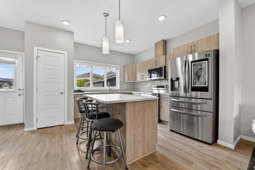 2812 47 Street South, Lethbridge, AB - Indoor Photo Showing Kitchen With Upgraded Kitchen