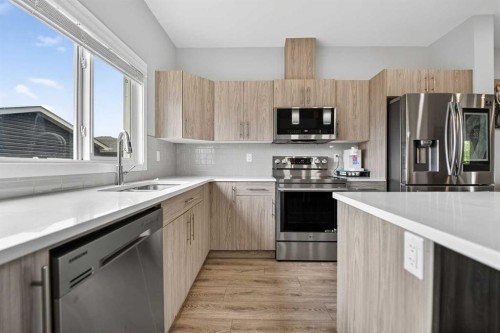 2812 47 Street South, Lethbridge, AB - Indoor Photo Showing Kitchen