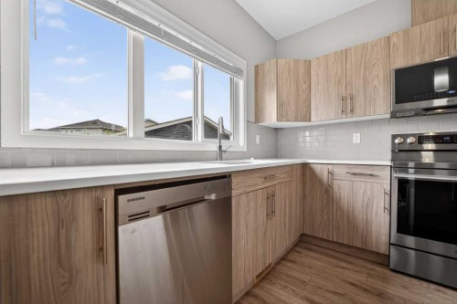 2812 47 Street South, Lethbridge, AB - Indoor Photo Showing Kitchen