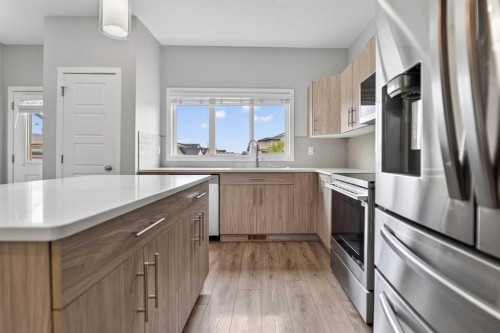 2812 47 Street South, Lethbridge, AB - Indoor Photo Showing Kitchen