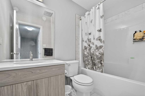 2812 47 Street South, Lethbridge, AB - Indoor Photo Showing Bathroom