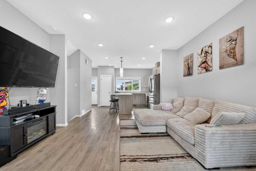 2812 47 Street South, Lethbridge, AB - Indoor Photo Showing Living Room