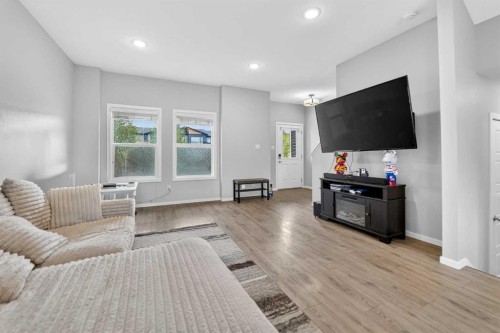 2812 47 Street South, Lethbridge, AB - Indoor Photo Showing Living Room