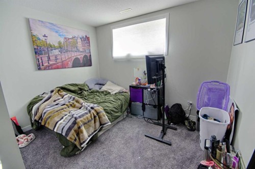 643 Moonlight Lane West, Lethbridge, AB - Indoor Photo Showing Bedroom