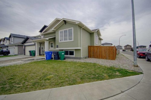 643 Moonlight Lane West, Lethbridge, AB - Outdoor