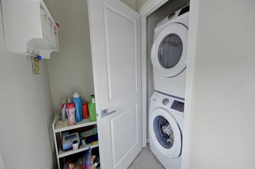 643 Moonlight Lane West, Lethbridge, AB - Indoor Photo Showing Laundry Room