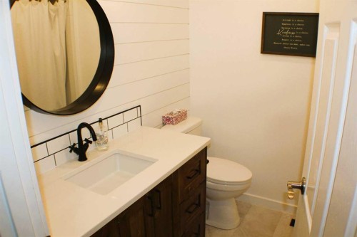 31 Schofield Place, Pincher Creek, AB - Indoor Photo Showing Bathroom