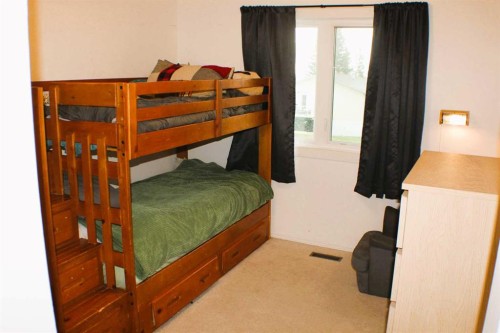 31 Schofield Place, Pincher Creek, AB - Indoor Photo Showing Bedroom