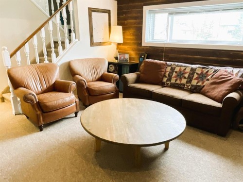 31 Schofield Place, Pincher Creek, AB - Indoor Photo Showing Living Room