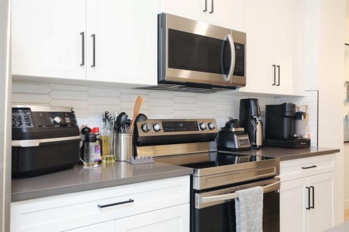 1508-210 Firelight Way West, Lethbridge, AB - Indoor Photo Showing Kitchen
