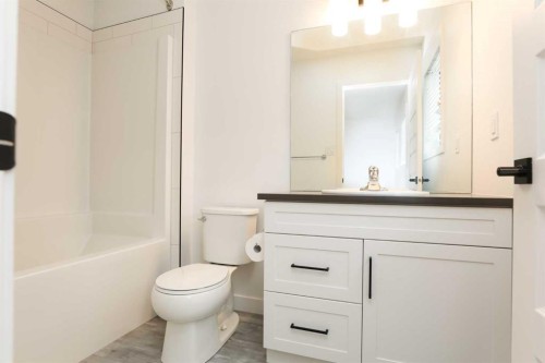 1508-210 Firelight Way West, Lethbridge, AB - Indoor Photo Showing Bathroom