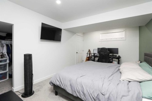 1508-210 Firelight Way West, Lethbridge, AB - Indoor Photo Showing Bedroom