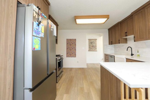 605 50 Avenue, Coalhurst, AB - Indoor Photo Showing Kitchen