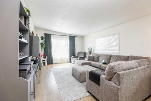 605 50 Avenue, Coalhurst, AB - Indoor Photo Showing Living Room