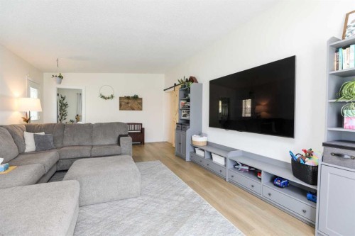 605 50 Avenue, Coalhurst, AB - Indoor Photo Showing Living Room