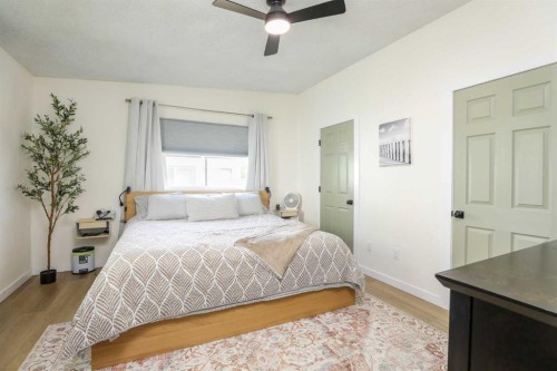 605 50 Avenue, Coalhurst, AB - Indoor Photo Showing Bedroom