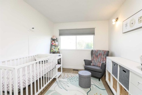 605 50 Avenue, Coalhurst, AB - Indoor Photo Showing Bedroom