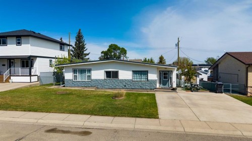 605 50 Avenue, Coalhurst, AB - Outdoor