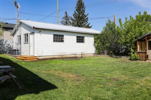 605 50 Avenue, Coalhurst, AB - Outdoor