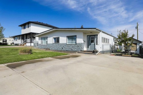 605 50 Avenue, Coalhurst, AB - Outdoor