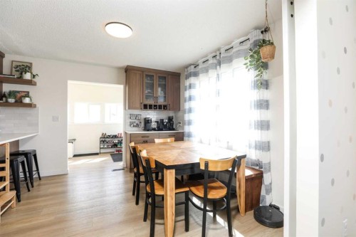 605 50 Avenue, Coalhurst, AB - Indoor Photo Showing Dining Room