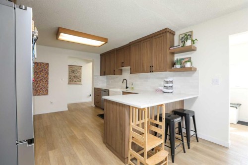 605 50 Avenue, Coalhurst, AB - Indoor Photo Showing Kitchen