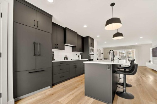 1048 Coalbrook Gate West, Lethbridge, AB - Indoor Photo Showing Kitchen With Upgraded Kitchen