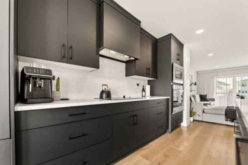 1048 Coalbrook Gate West, Lethbridge, AB - Indoor Photo Showing Kitchen With Upgraded Kitchen