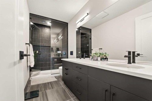 1048 Coalbrook Gate West, Lethbridge, AB - Indoor Photo Showing Bathroom