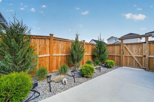 1048 Coalbrook Gate West, Lethbridge, AB - Outdoor