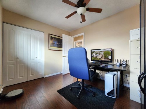 18 Willow Road, Claresholm, AB - Indoor Photo Showing Office