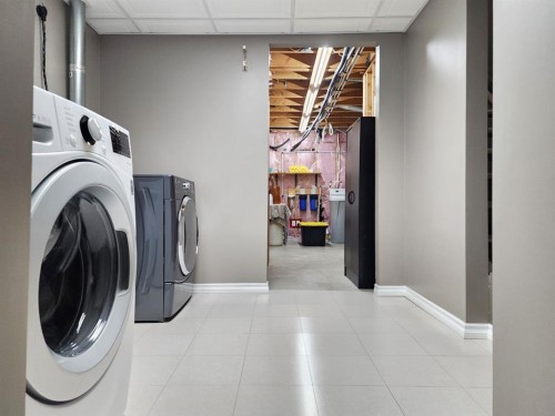 18 Willow Road, Claresholm, AB - Indoor Photo Showing Laundry Room